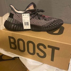 Yeezy Boost 350 V2